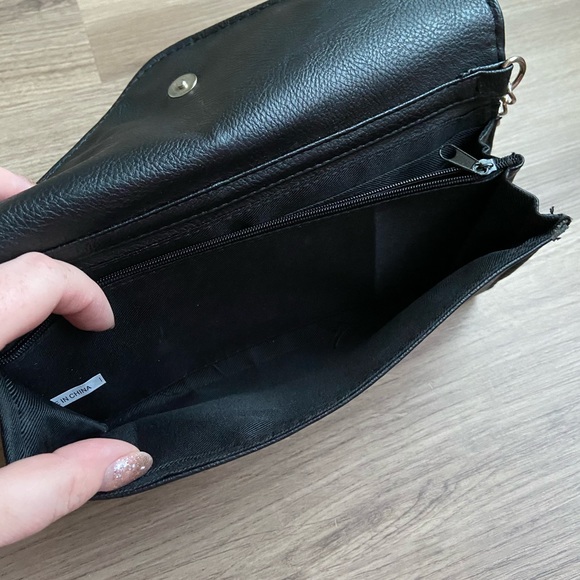 Black and silver studded crossbody purse - Picture 9 of 11